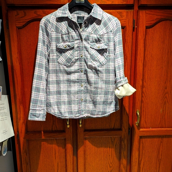 JACHS Girlfriend Tops - - Jachs Girlfriend .Flannel,fleece lined shirt.